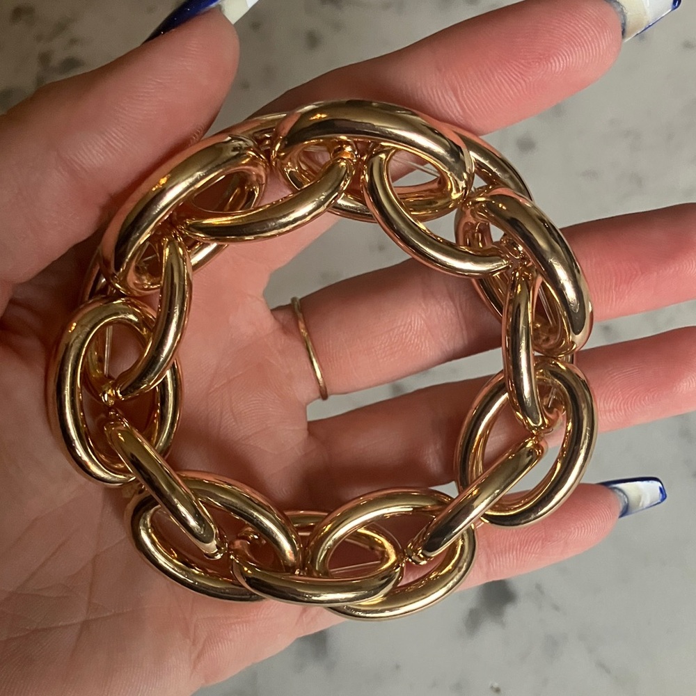 Elegant Gold Chain Bracelet